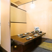 当店は周囲を気にせずお過ごしいただける「個室席」を多数ご用意しております!2名~6名様までご着席できる個室は、ご友人同士の飲み会やご家族様のお食事、また、会社接待や大切な方との記念日などのおもてなしの席にも最適です。用途やご利用人数によってお選びできますので、気兼ねなく店舗スタッフへお声がけください。