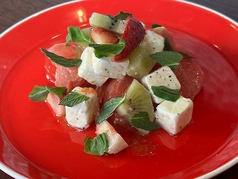 クリームチーズとフルーツのカプレーゼ