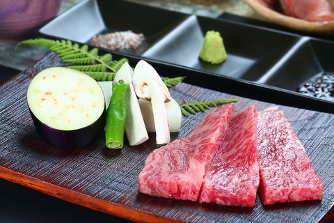 地元で採れる旬の食材使用した、藤太郎でしか味わえないお料理をご堪能ください。