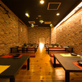 心の底からリラックスできるような、お店の内観に、雰囲気つくりを心がけております。お客さまには堅苦しさを感じずに、ゆったりとお食事を楽しんでいただきやすいつくりにさせていただきました。グループに人気の個室完備してますので、オリジナルの宴会をお楽しみください。各種クーポンや特典もご確認ください。
