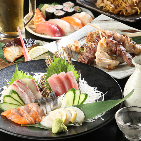 宴会におすすめ！座敷でくつろぎながら、新鮮なお刺身やお寿司、串焼きも食べられる！