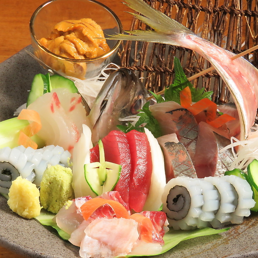 刺し盛りは新鮮な鮮魚を毎日取り寄せてご提供致します！