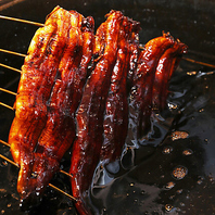 伝統の秘伝のたれと備長炭焼きで引き立つ味わい…