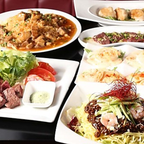 おしゃれな店内で本格的な中華料理と多彩なお酒を囲む、心弾むにぎやかな夜のひととき