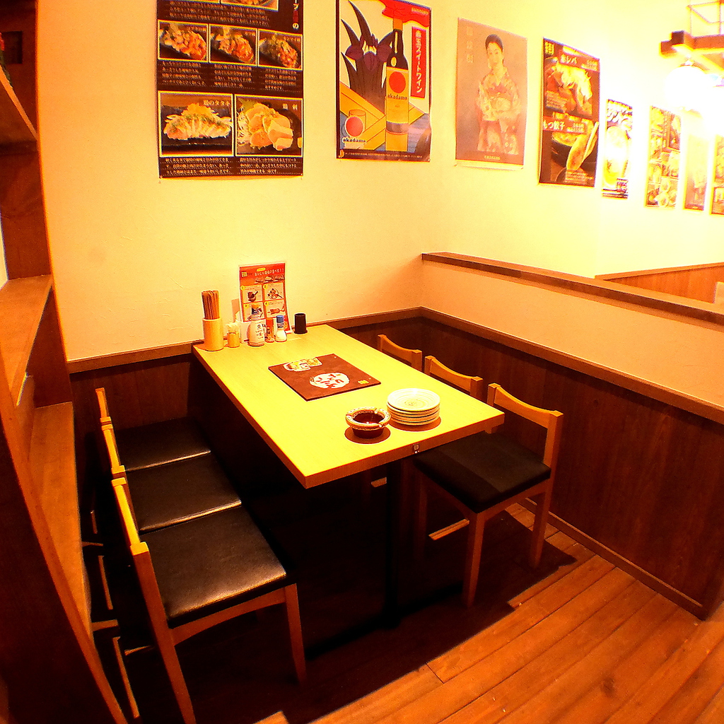 雰囲気良くライトアップされた店内は、デートや友人との飲みの小人数～会社宴会など大人数にも対応OK