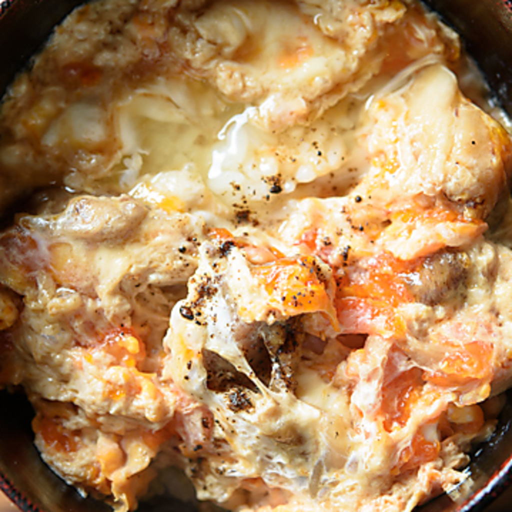 とろとろ卵の親子丼など絶品料理を堪能できます。