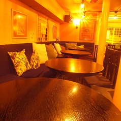 ボックス席は2～20名様まで対応★4卓あるテーブルも自由に組み合わせできるので、デートから大人数の宴会利用まで可能。