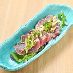 たっぷり薬味の鰹のたたき