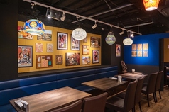 テーブル席です。店内 奥 左側各テーブル 最大6名様 お使いいただけます。人数が多い場合は、テーブルの連結可能です。