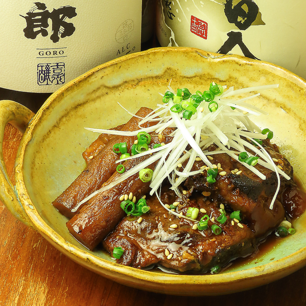 鹿児島産黒豚を使った旨みたっぷり料理。ジューシーな味わいを存分に楽しめます。