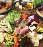 ３０種類以上の野菜とお惣菜、ライス・パスタ・パン・デザート・ドリンクのビュッフェ式食べ放題♪