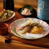 当店では毎日市場から直送された旬の食材を使った創作逸品料理を別紙のお薦めメニューに記載してご提供させていただいております。お客様のお声などもお聞きし、月替りのメニューをお作りしております。数に限りがございまして、品切れ続出のメニューとなっておりますので、お早めのご注文をお願いいたします。
