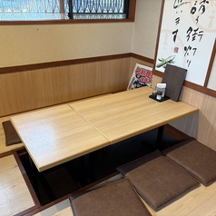 座敷は掘りごたつ式です。