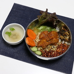 ザロン・タミン（鶏・豚）【ミャンマー風特製味付けご飯】