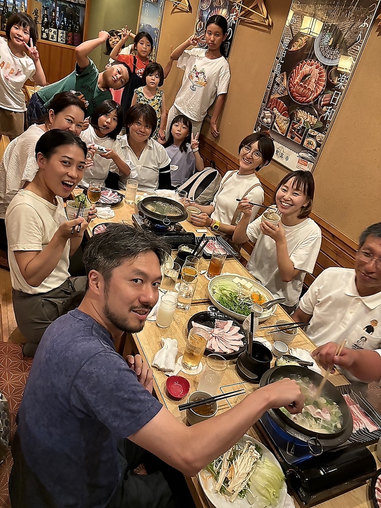 大人数でもゆったりと寛げる掘り炬燵席と・・