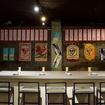 【様々なシーン対応◎】2名様から最大10名様までご利用いただけるビッグテーブルのご用意もあります