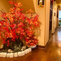 店主自ら手掛ける、四季を感じられる店内の彩り