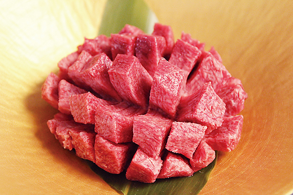 至高の花咲タン♪牛1頭から1人前しか取れないタン元は別格！花が咲いたかの様な美しい見た目が特徴♪