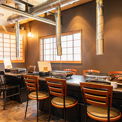 女子会やママ会にも最適なテーブル席をご用意しております。美味しい焼肉を囲んで、おしゃべりに花を咲かせながら、心ゆくまで楽しい時間をお過ごしいただけます。周りを気にせず盛り上がれるので、日頃の疲れもリフレッシュできます♪