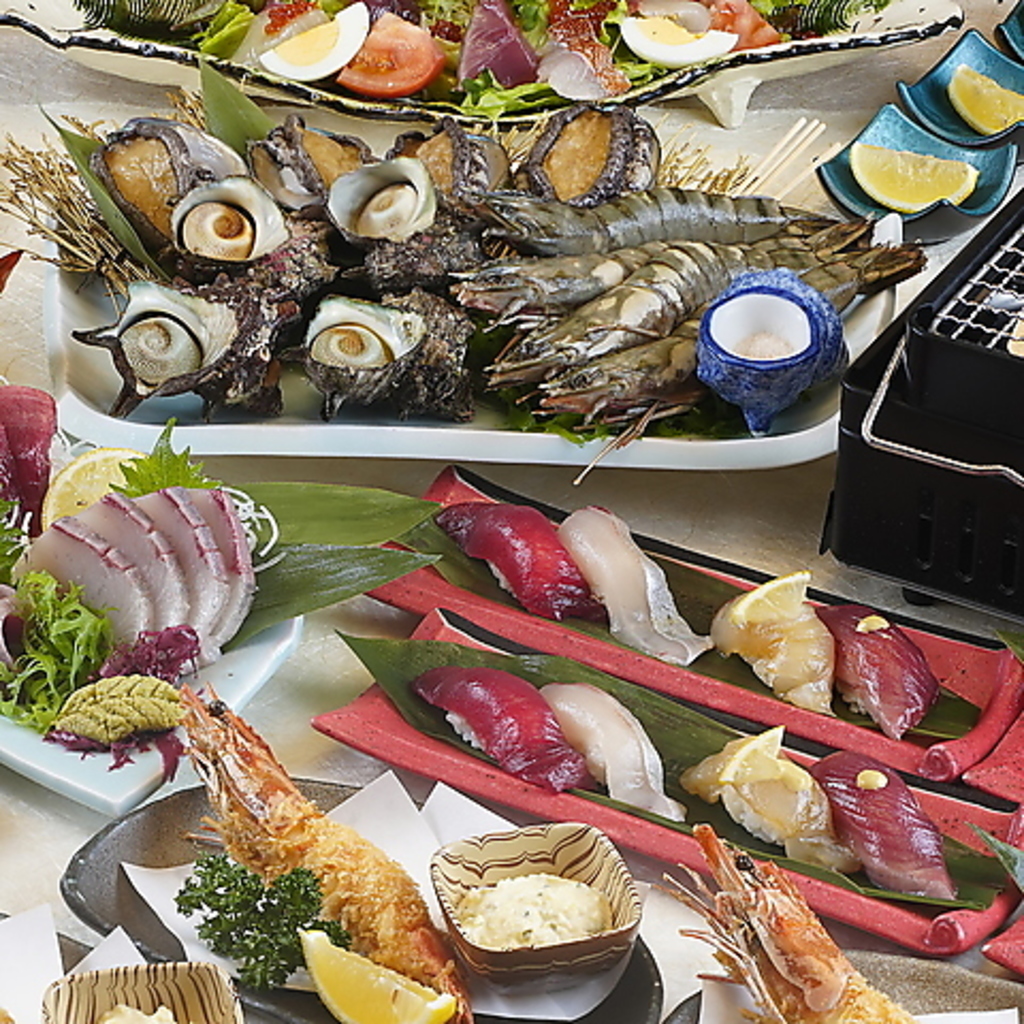 厳選した鮮魚や旬の食材を活かし、素材本来の風味を大切に。一品一品、職人が丁寧に調理いたします。