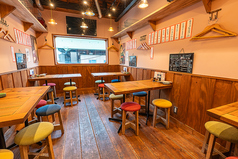 友人同士の飲み会や女子会に使いやすい4名様用テーブル席。2階フロアは1階とはまた違った落ち着きがあり、ゆっくりと腰を据えて宴会を楽しみたい時にぴったりです。自慢のコース料理を囲みながら、楽しいひとときをどうぞ。