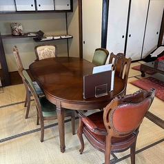 【２階席】床の間のある畳のお部屋にアンティークなテーブル席をご用意（6名まで）