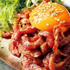 名物炙りユッケ　小