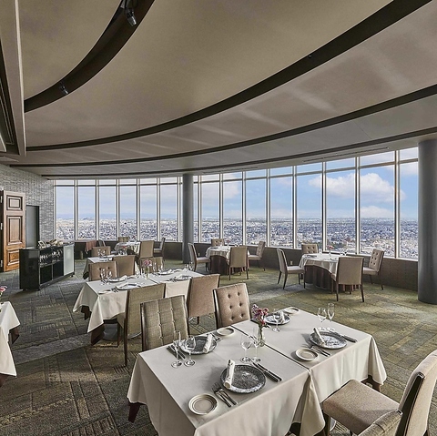 岐阜シティタワー43の最上階43F。岐阜や名古屋を一望できる眺望をお楽しみ頂けます。