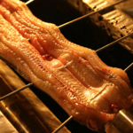 【当店名物うなぎ】炭火で香ばしく、ふっくらと焼き上げます！ひつまぶしの他、うな串やう巻もご用意