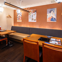 とり酒場 博多華善 梅田店の雰囲気3