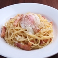 料理メニュー写真&nbsp;濃厚チーズと温玉のカルボナーラ