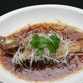 料理メニュー写真 活魚の広東風蒸し物
