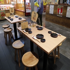 4名様のテーブル席がございます☆当店は熊本駅よかもん市場内にございますので、会社帰りやお買い物帰りなどに！！仕事仲間やご友人など、みんなで楽しくゆっくりとお過ごしください♪