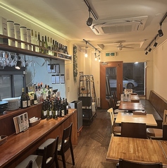 最大16名様まで並んでお座りいただけるテーブル席。誕生日会、ママ会、女子会、デート、歓送迎会など様々なシーンでご利用ください♪