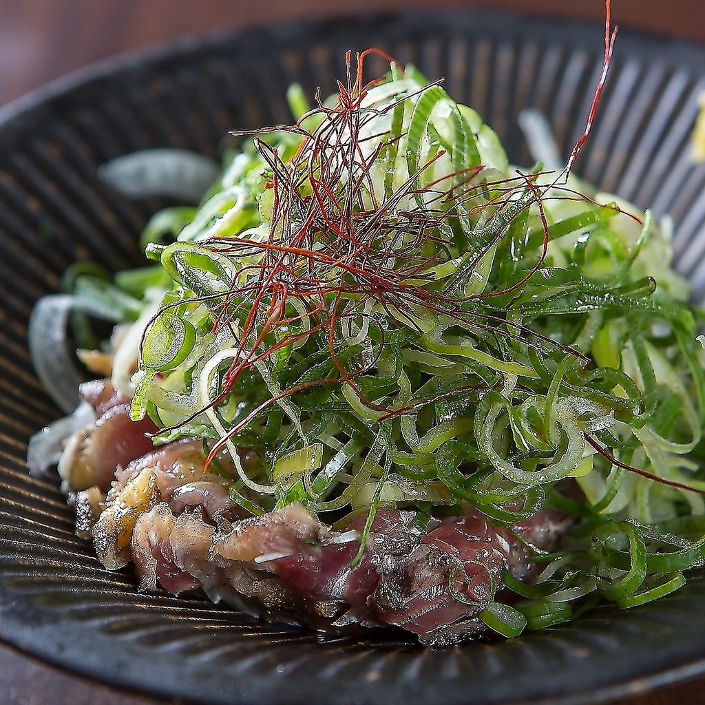 大山地鶏を使った地鶏タタキポン酢｜噛む度溢れる鶏の旨みがたまりません‥！