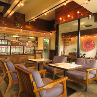 若者から大人まで!居心地の良いアメリカン空間