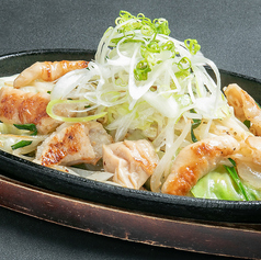 塩ホルモン鉄板焼き