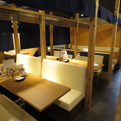 【アイランドテーブル】1名様からご利用可能◎2人で横並びに座りたい時にもおすすめ！