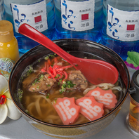 沖縄料理の〆と言えばコレ！絶品そーきそば780円(税抜)