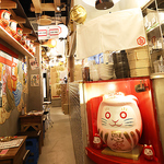 カジュアルな接待やお仲間内でしっぽりとお食事にも最適な店内◎