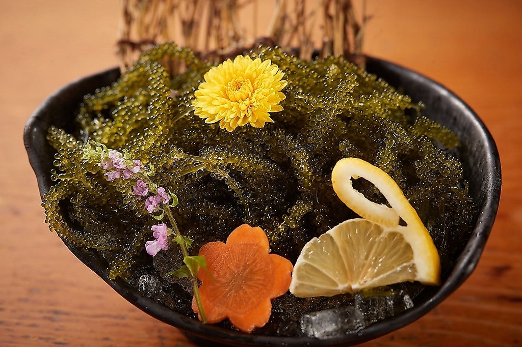 石垣島産の海ぶどうや島もずくの天麩羅、ラフテー、テビチの柔らか煮などご用意致しております★