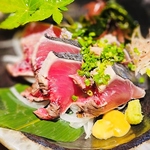 本日のお刺身盛りは、海の恵みがたっぷり詰まった贅沢な一皿です。旬の魚介類をぜひご堪能ください♪