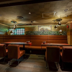 少人数のご宴会にピッタリな落ち着きのある半個室。カーテンで仕切られており、メインダイニングから離れた宴会空間。6名様から12名様までの少人数でのパーティーには是非ご利用下さい。