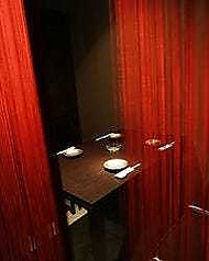 1階の個室は、18名様まで個室貸切も可能！気心の知れた友人との飲み会や接待など、会話も大切にしたい集まりにオススメです◎