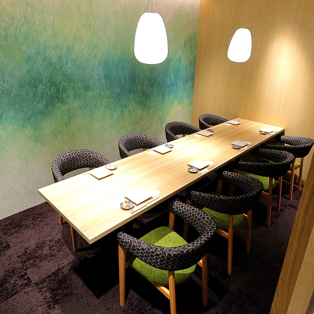 落ち着いた個室は接待等、お仕事でのご利用にもピッタリです。