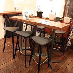 6名掛けのハイテーブル席