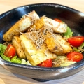 料理メニュー写真&nbsp;島豆腐の炙り和サラダ