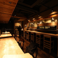 木の温もりとコンクリートが織りなすシャレた空間