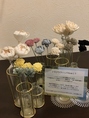 植物の樹皮から生まれたサステナブルな造花。アロマを垂らせば香りに包まれ、癒やしのひとときを演出します。