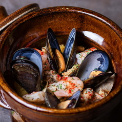 【名物！土鍋ご飯】ご注文ごとに炊き上げる贅沢な一杯◎ふっくらとした炊きたての美味しさをご堪能下さい♪の写真